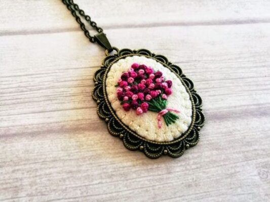 A Clear Guide To Making Embroidered Necklaces